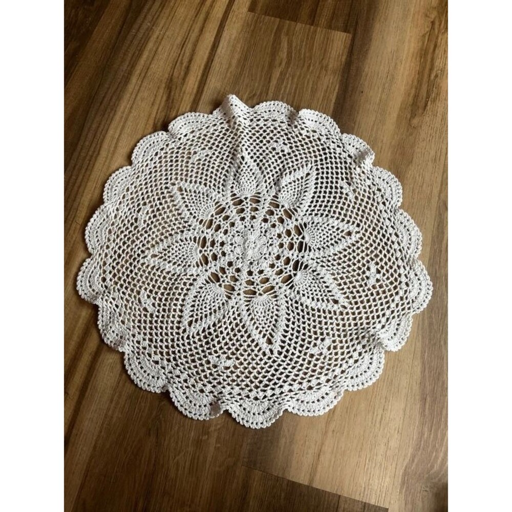 Vintage doily 20"